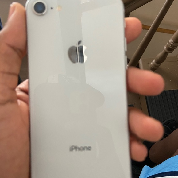 iPhone 8 - Picture 2 of 7